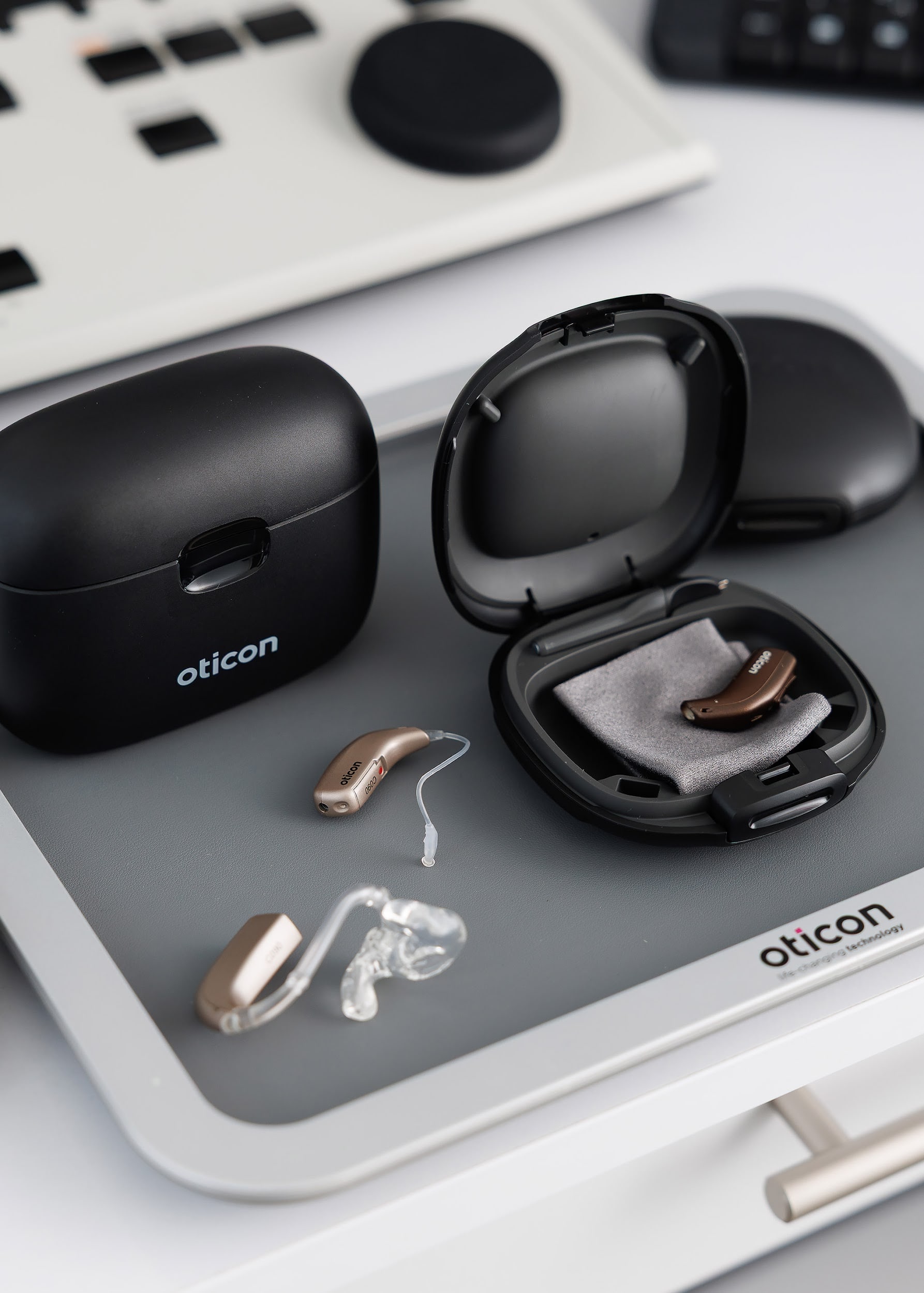 Слуховий апарат oticon